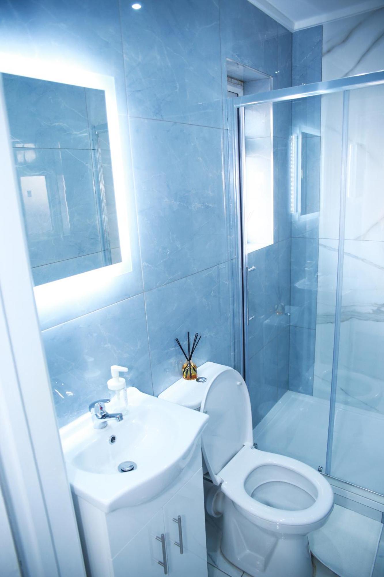 Lovely Apartment With Free Parking On Premises. Лондон Экстерьер фото