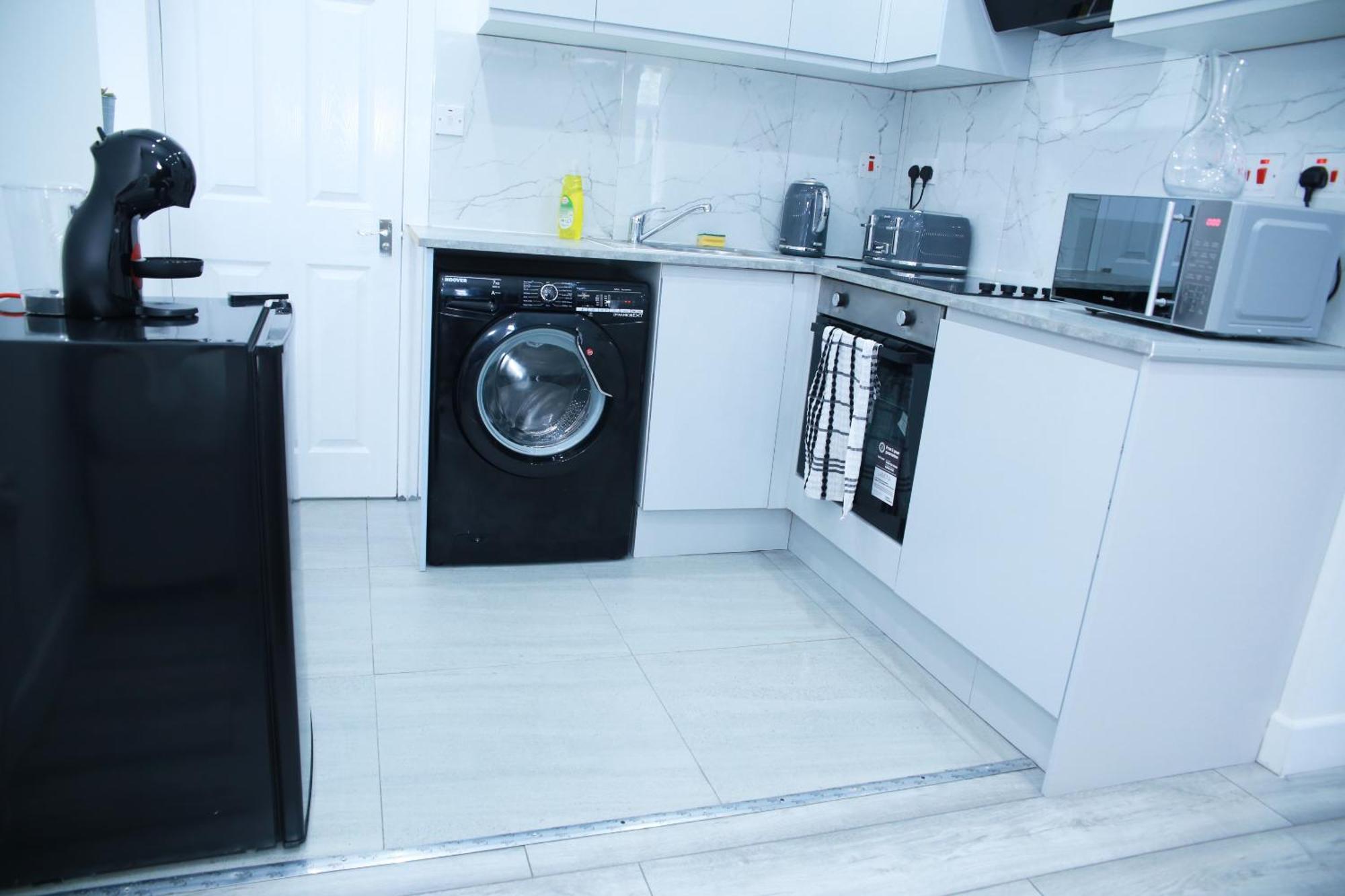 Lovely Apartment With Free Parking On Premises. Лондон Экстерьер фото